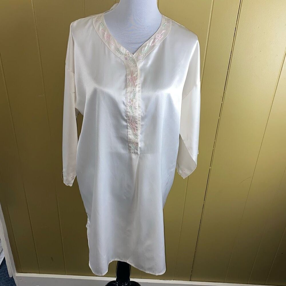 Henri Pierre women L V-cut button front satin Longsleeve nightgown white